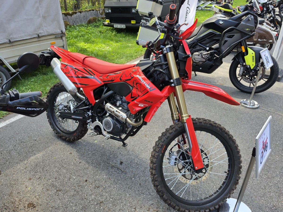 QJ MOTOR COV 125X Foto: iAuto