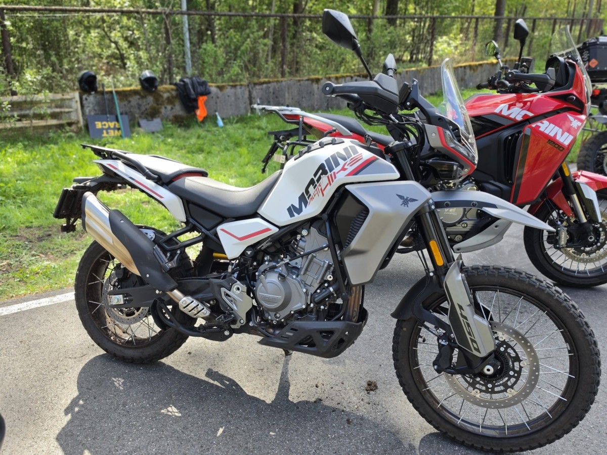 Moto Morini Alltrhike 450 HQ White Foto: iAuto