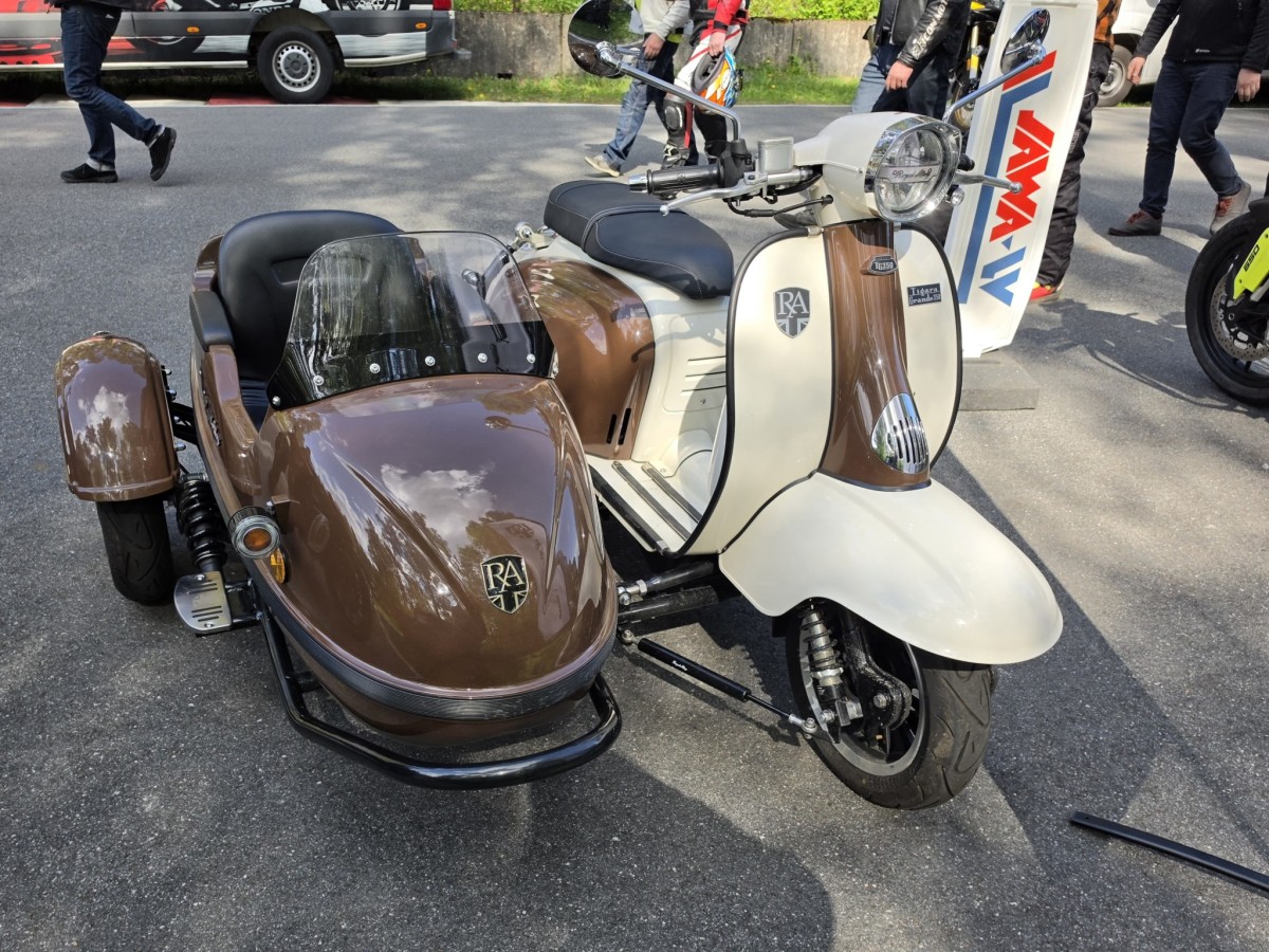 Royal Alloy TG 350 Side Car Foto: iAuto