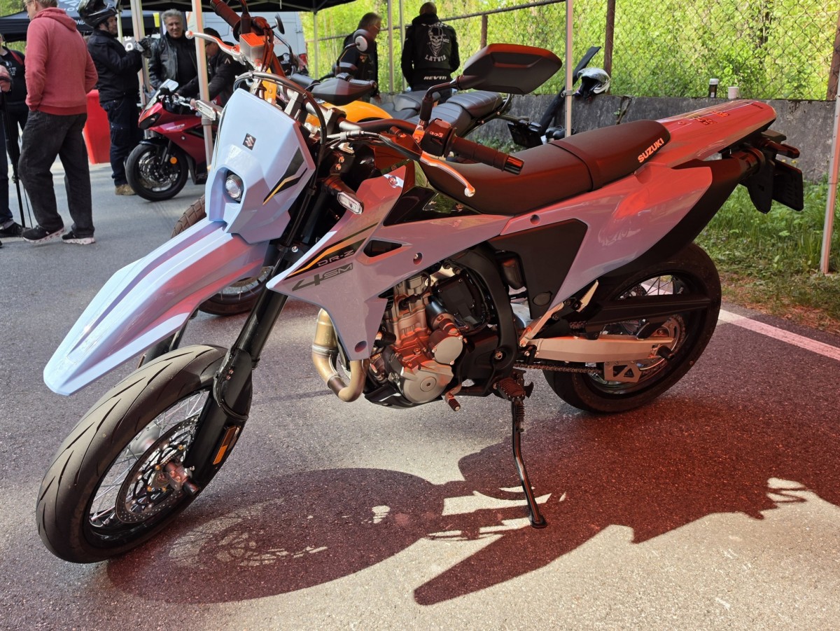 Suzuki DR-Z4SM Foto: iAuto